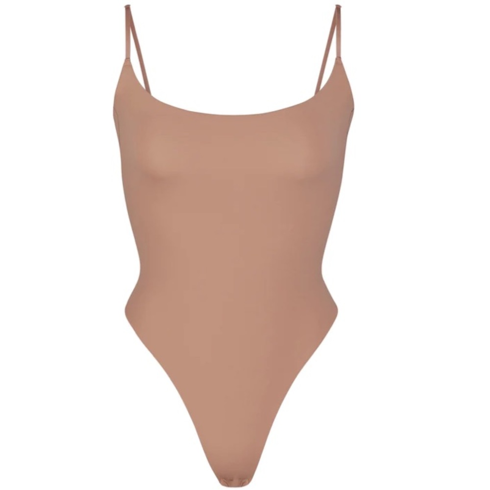 SKIMS FITS EVERYBODY CAMI BODYSUIT Thong size XL. NWOT. Color Sienna